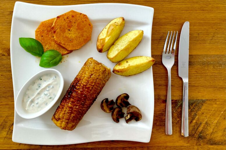 Gemüseteller mit Joghurtsoße