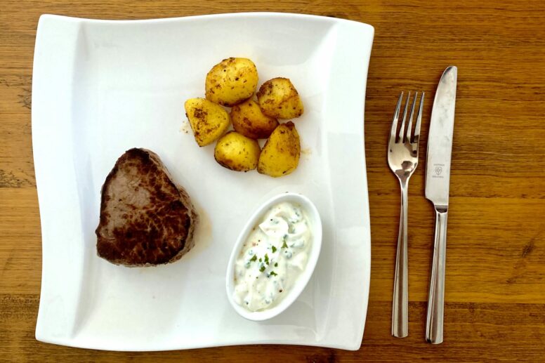 Steak-mit-Bratkartoffeln