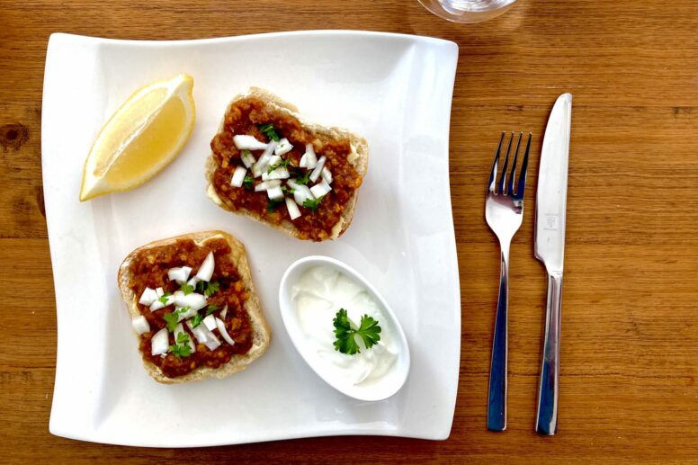 Ciabatta mit Tomaten-Melanzani-Karfiol-Püree