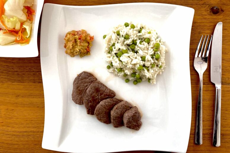angebratenes_rinderfilet_erbsenreis
