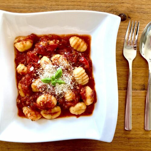 Gnocchi mit Tomatensoße – gut abgeschmeckt